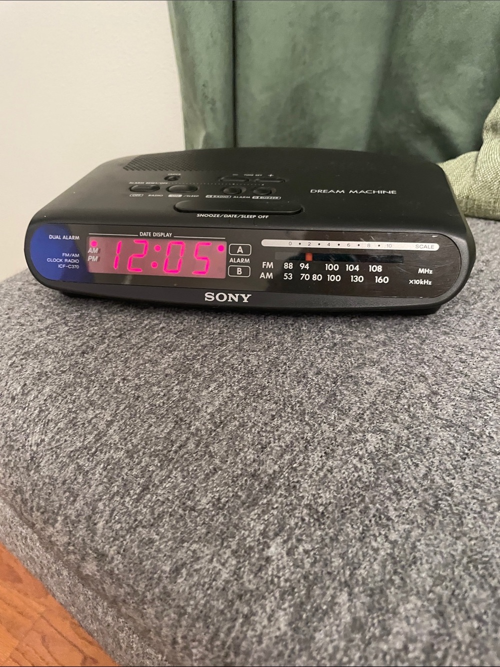 Sony DREAM MACHINE FM/AM Clock Radio ICF-C370 Great Working Condition